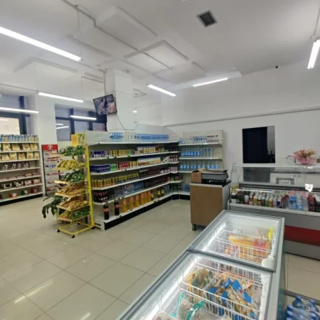 Tirane, jepet me qera ambjent biznesi Kati 0, 100 m² 850 € (BRRYLI)