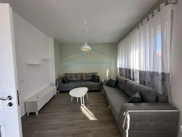 Tirane, jepet me qera apartament 2+1+Ballkon Kati 5, 98 m² 500 € (Unaza e Re)