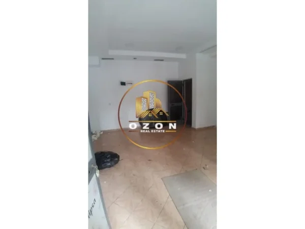 Hapësirë Biznesi për Shitje pranë "Square 21"!