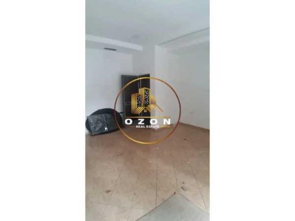 Hapësirë Biznesi për Shitje pranë "Square 21"!