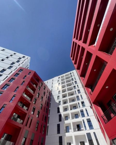 Tirane, jepet me qera apartament 1+1 , (Farmacia 10)