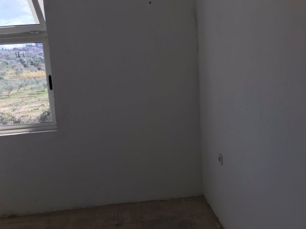 Durres, shes apartament 2+1 Kati 2, 97 m² (ne Maminas Shijak Durres.)