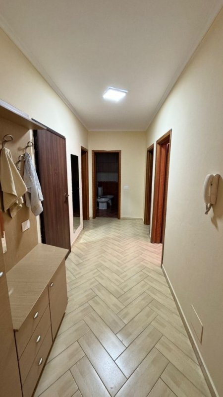 Tirane, jepet me qera apartament 2+1+Ballkon Kati 5, 180 m² 600 € (Frederik Shiroka)