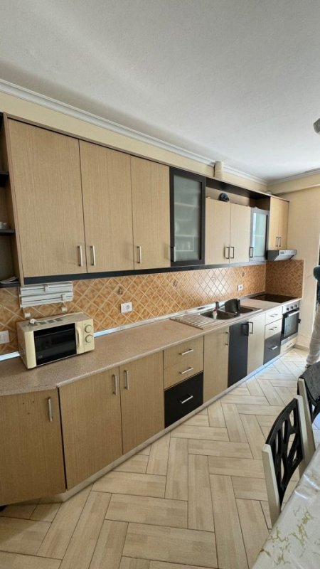Tirane, jepet me qera apartament 2+1+Ballkon Kati 5, 180 m² 600 € (Frederik Shiroka)