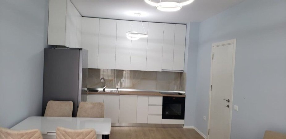 Tirane, jepet me qera apartament 1+1+Ballkon Kati 5, 65 m² 450 € (XHAMLLIK)