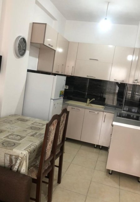 Tirane, jepet me qera apartament 1+1+Ballkon Kati 8, 80 m² 350 € (Astir)