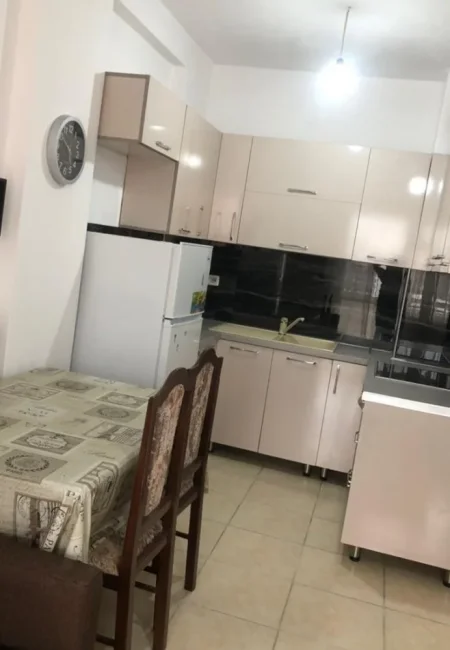 Tirane, jepet me qera apartament 1+1+Ballkon Kati 8, 350 m² (Astir)