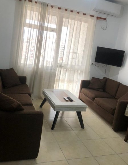 Tirane, jepet me qera apartament 1+1+Ballkon Kati 8, 350 m² (Astir)