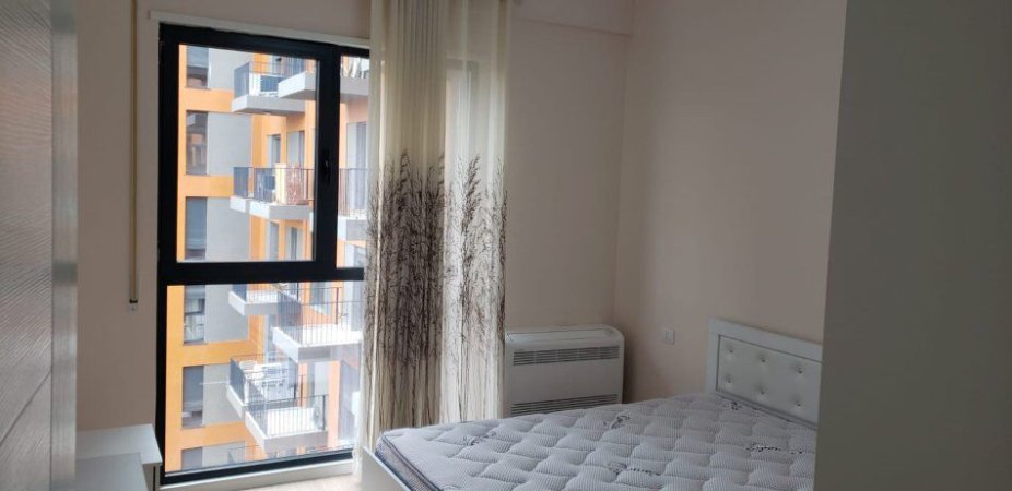 Tirane, jepet me qera apartament 1+1+Ballkon Kati 7, 65 m² 500 € (XHAMLLIK)