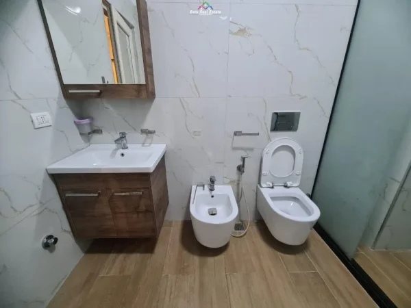 Tirane, jepet me qera apartament 2+1 Kati 4, 100 m² 450 € (astir)