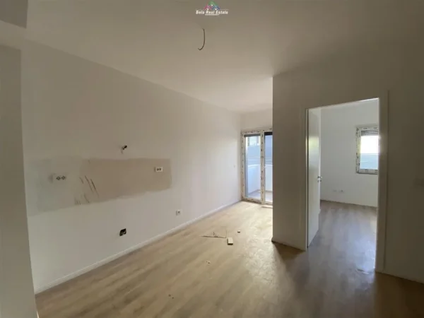 Tirane, jepet me qera zyre Kati 2, 60 m² 350 € (kodra e diellit)