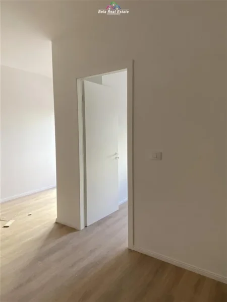 Tirane, jepet me qera zyre Kati 2, 60 m² 350 € (kodra e diellit)