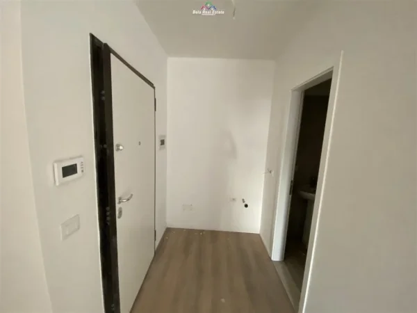 Tirane, jepet me qera zyre Kati 2, 60 m² 350 € (kodra e diellit)