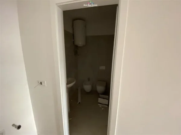 Tirane, jepet me qera zyre Kati 2, 60 m² 350 € (kodra e diellit)