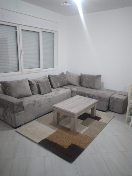 Tirane, jepet me qera apartament 2+1 Kati 2, 80 m² 500 € (liqeni i thate)