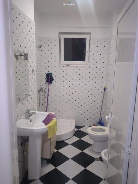 Tirane, jepet me qera apartament 2+1 Kati 2, 80 m² 500 € (liqeni i thate)