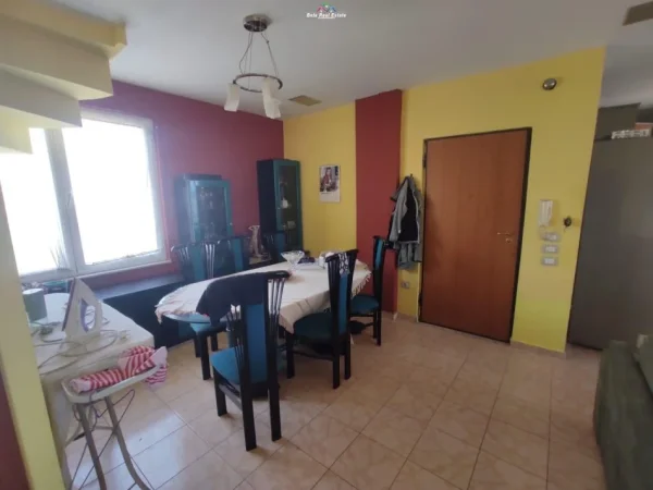 Tirane, shes apartament 3+1 Kati 4, 237 m² 283.000 € (kodra e diellit)