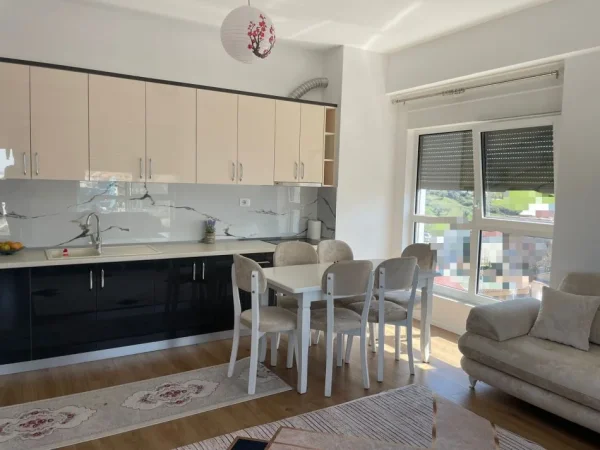 Tirane, jepet me qera apartament 2+1 Kati 4, 70 m² 450 € (ALI DEMI)