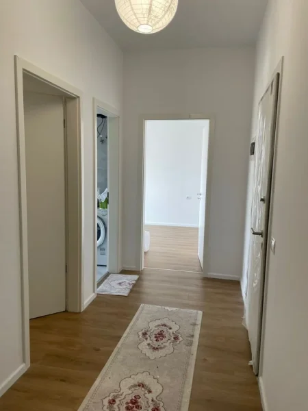 Tirane, jepet me qera apartament 2+1 Kati 4, 70 m² 450 € (ALI DEMI)