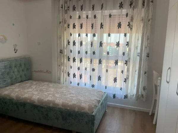 Tirane, jepet me qera apartament 2+1 Kati 4, 70 m² 450 € (ALI DEMI)