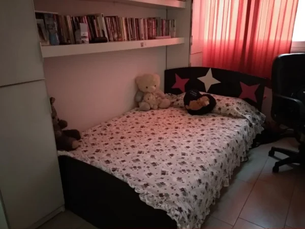 Tirane, jepet me qera apartament 2+1 Kati 4, 120 m² 450 € (xhamllik)