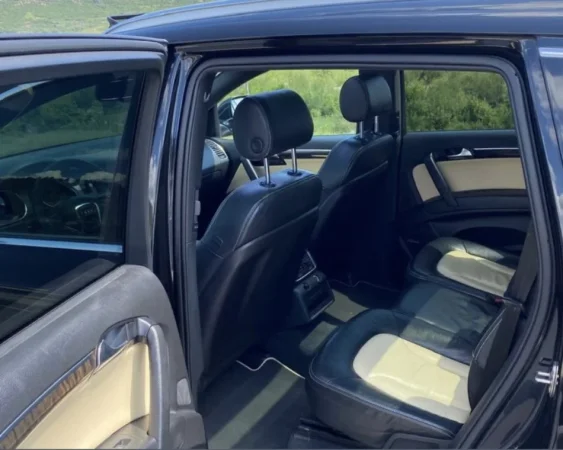 Elbasan, shitet makine Audi Q7 Nafte, e zeze automatik Klima 245 km 9.000 €