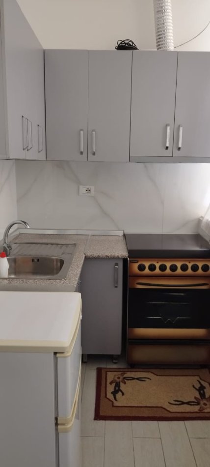 Tirane, jepet me qera garsonier Kati 1, 33m² 320 € (Inxhinieria e ndertimit)