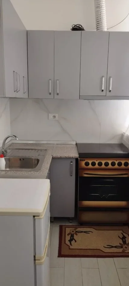 Tirane, jepet me qera garsonier Kati 1, 33m² 320 € (Inxhinieria e ndertimit)