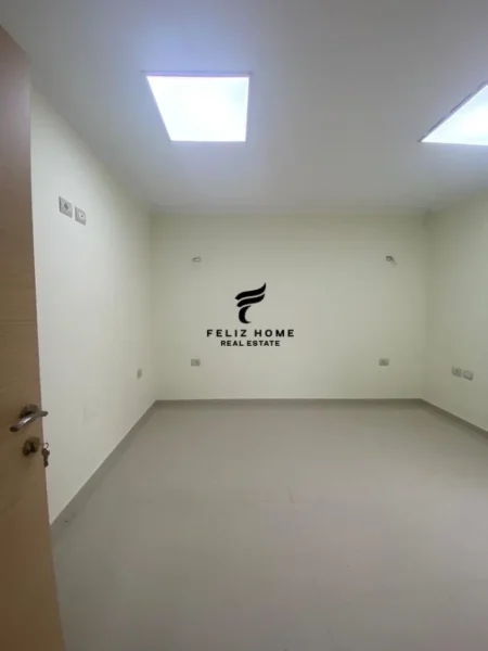 Tirane, jepet me qera ambjent biznesi Kati 1, 60 m² 600 € (RRUGA BARDHYL)