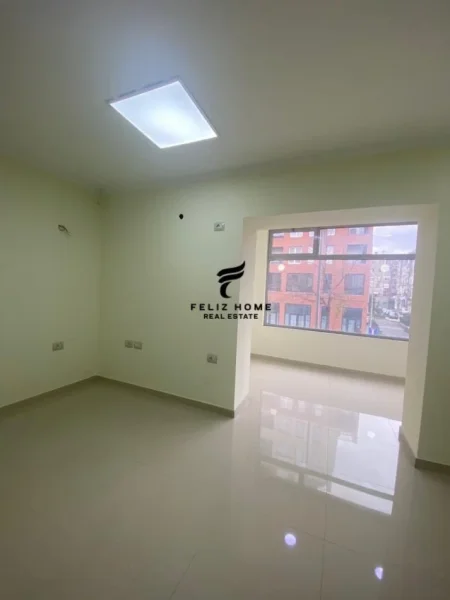 Tirane, jepet me qera ambjent biznesi Kati 1, 60 m² 600 € (RRUGA BARDHYL)