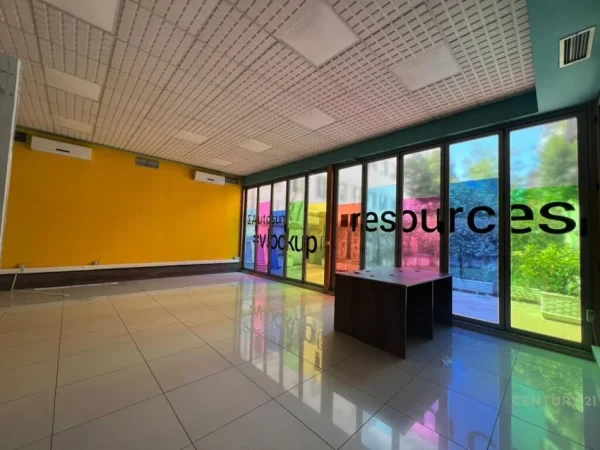 Tirane, shes ambjent biznesi Kati 0, 222 m² 669.000 € (Garda)