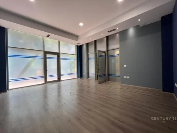 Tirane, shes ambjent biznesi Kati 0, 222 m² 669.000 € (Garda)