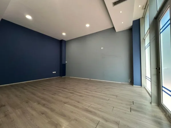 Tirane, shes ambjent biznesi Kati 0, 222 m² 669.000 € (Garda)