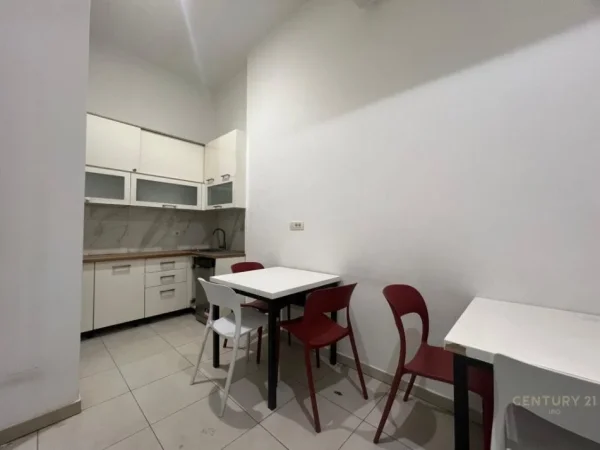 Tirane, shes ambjent biznesi Kati 0, 222 m² 669.000 € (Garda)