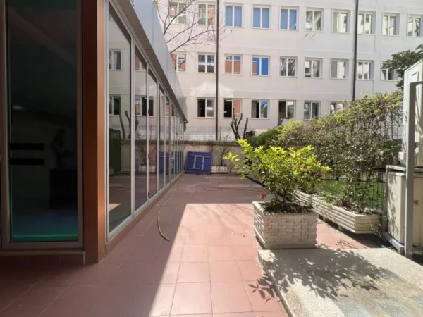 Tirane, shes ambjent biznesi Kati 0, 222 m² 669.000 € (Garda)