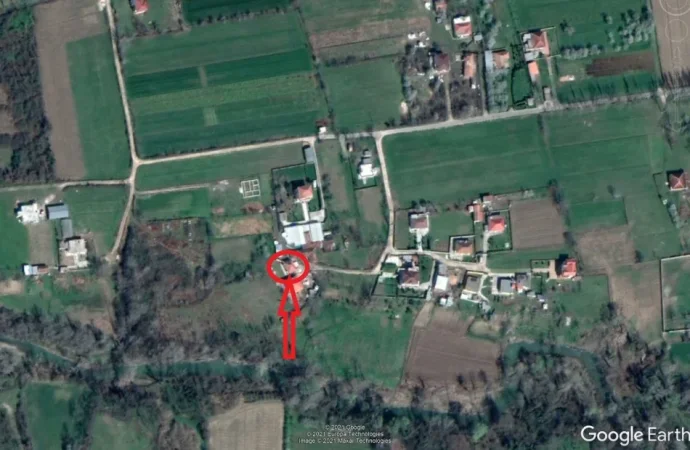 Kruje, Shitet Truall 300 m² + Ndertese 150 m², Cmimi Fillestar 912,000 Leke (Nikel)