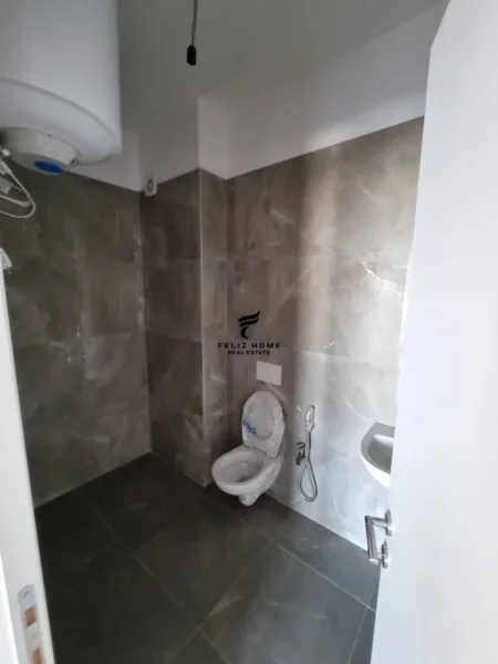 Tirane, jepet me qera zyre Kati 8, 74 m² 400 € (FARMACIA 10)