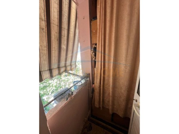 Tirane, jepet me qera apartament 2+1 Kati 4, 75 m² 500 € (ISH PARKU)