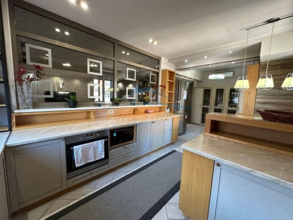 Tirane, shitet apartament Kati 3, 192 m² 590.000 € (Myslym Shyri)
