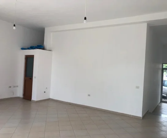 Tirane, shitet ambjent biznesi Kati 0, 100 m² 135.000 € (Te rruga e Qelqit ne Kombinat)