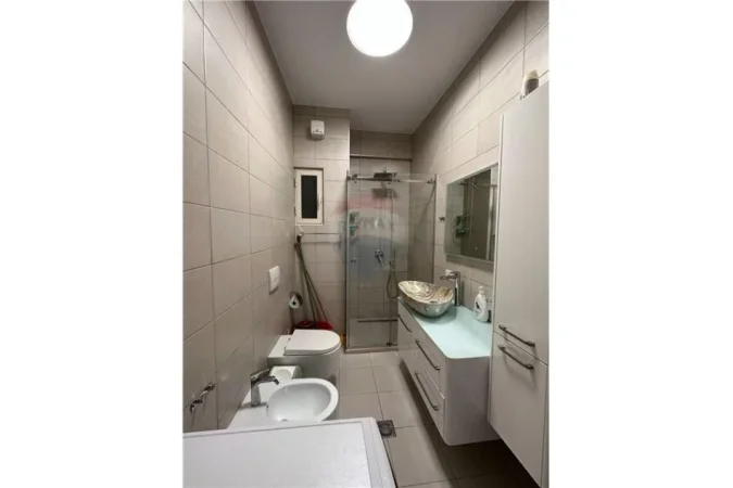 Tirane, shitet apartament 2+1 Kati 8, 95 m² 170.000 € (Bedri Karapici)