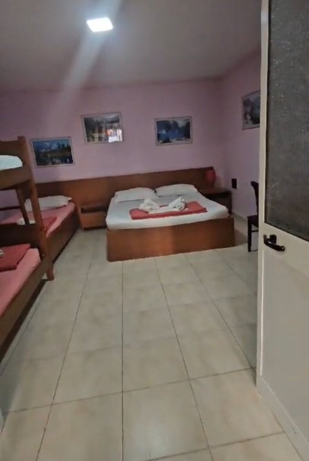 Tirane, jepet me qera apartament 1+1 Kati 1, 60 m² 400 € (Qender)