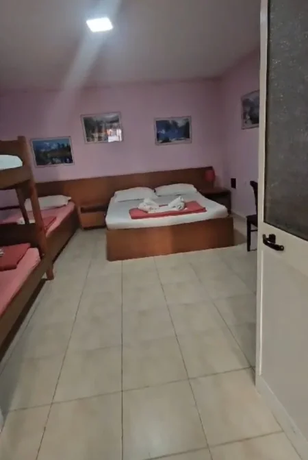 Tirane, jepet me qera apartament 1+1 Kati 1, 60 m² 400 € (Qender)
