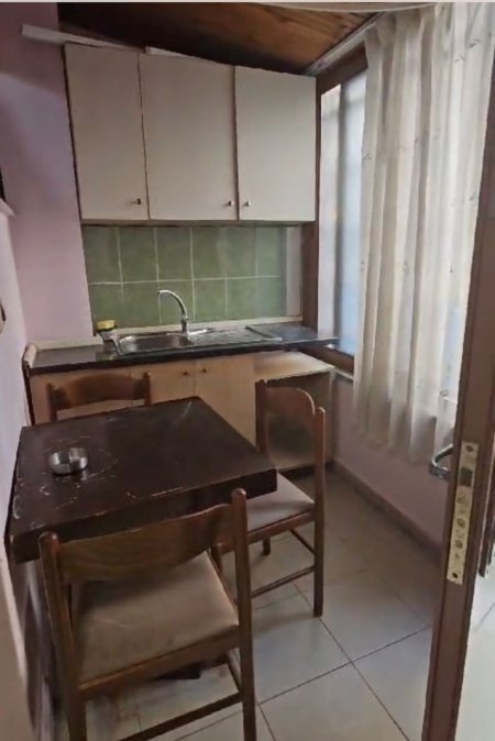 Tirane, jepet me qera apartament 1+1 Kati 1, 60 m² 400 € (Qender)