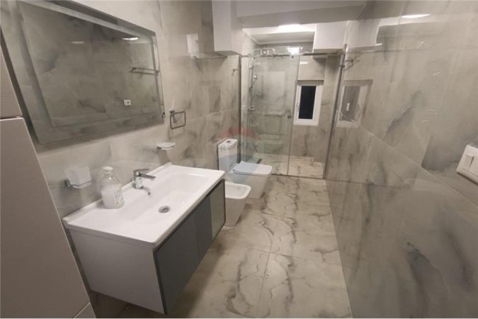 Tirane, jepet me qera apartament 2+1 Kati 1, 75 m² 750 € (Bardhok Biba)