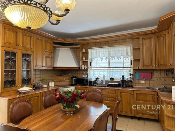 Tirane, jepet me qera apartament 3+1+Ballkon Kati 5, 103 m² 700 € (Vasil shanto)