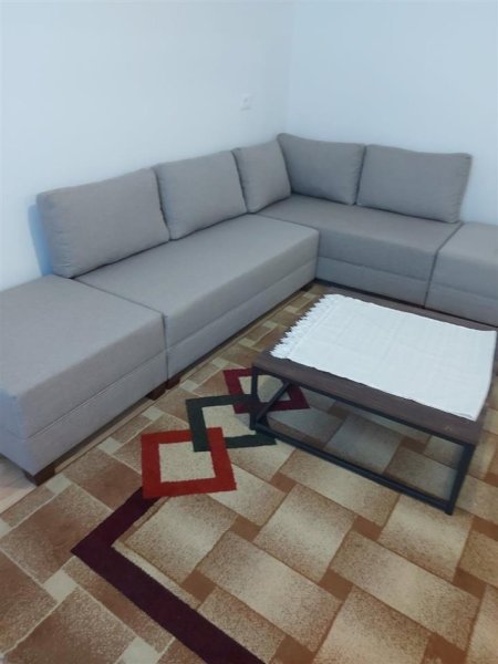 Tirane, jepet me qera apartament 1+1+Ballkon Kati 1, 70 m² 350 € (MATERNITETI I RI BRRYLI)