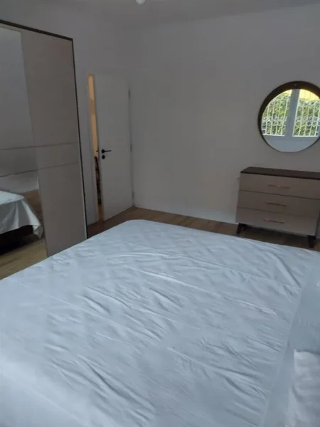 Tirane, jepet me qera apartament 1+1+Ballkon Kati 1, 70 m² 350 € (MATERNITETI I RI BRRYLI)