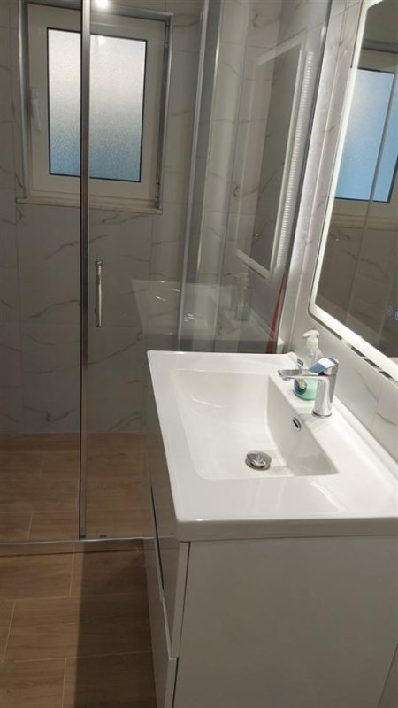 Tirane, jepet me qera apartament 1+1+Ballkon Kati 1, 70 m² 350 € (MATERNITETI I RI BRRYLI)