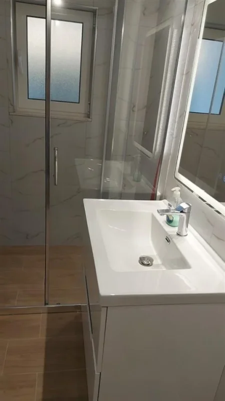 Tirane, jepet me qera apartament 1+1+Ballkon Kati 1, 70 m² 350 € (MATERNITETI I RI BRRYLI)